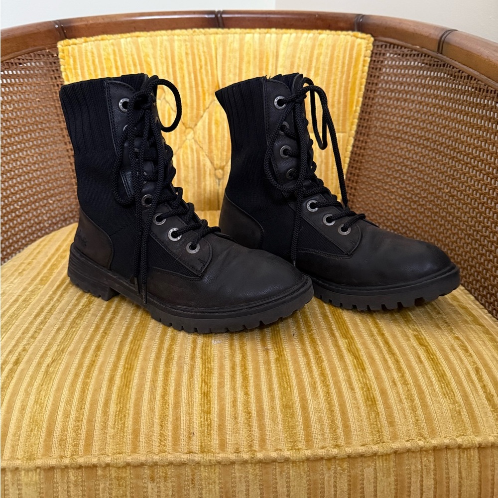 Black Blowfish Lace-Up Combat Boots size 6 stretchy ankle combat boots